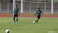 Latihan di Stadion Madya itu dijalani seiring semakin dekatnya pertandingan melawan timnas Malaysia pada 5 September. 