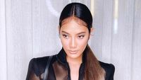 Gaya Femme Fatale Tara Basro Pakai Baju Hitam Menerawang di Premier Gundala