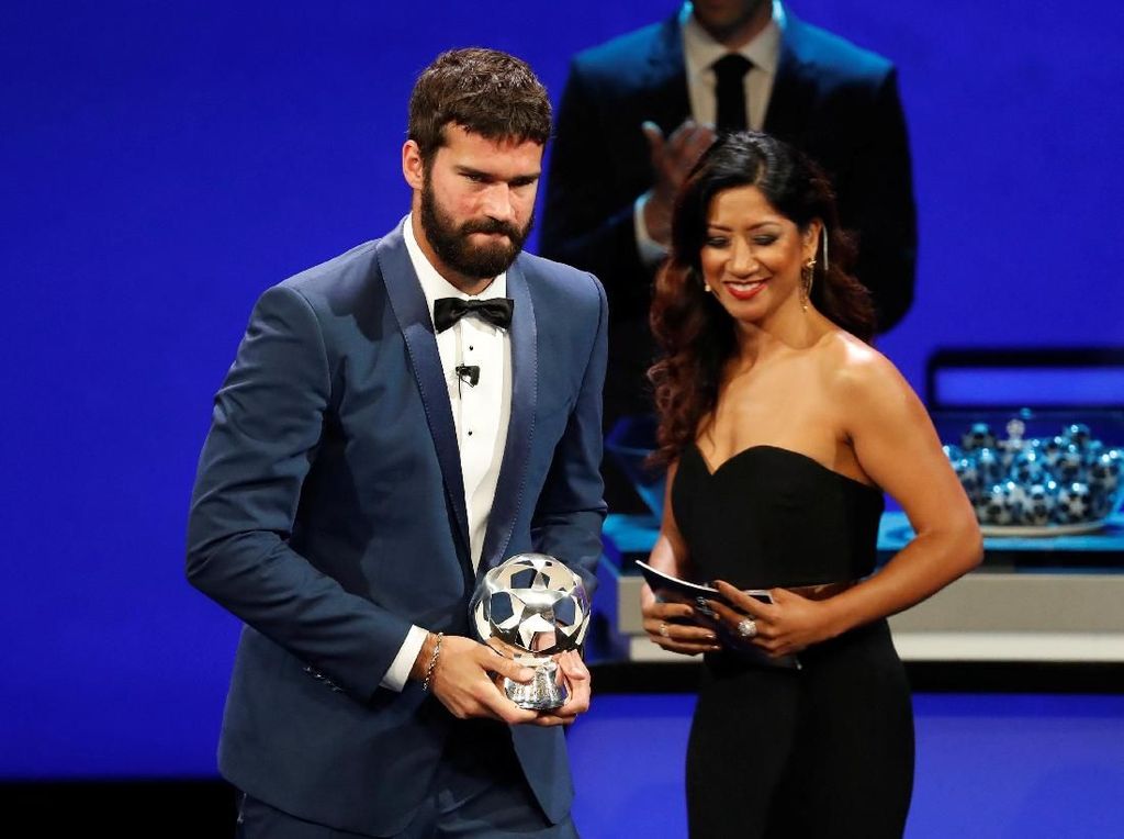 Karena Alisson Memang Kiper Terbaik Dunia Saat Ini Karena Alisson Memang Kiper Terbaik Dunia Saat Ini