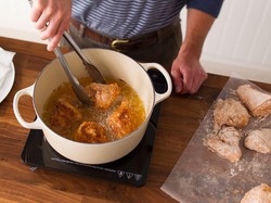 Agar Gorengan Renyah, Gunakan Alat dan Minyak yang Tepat