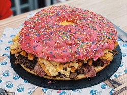 Nyamm! Burger Donat yang Manis Gurih Ini Harganya Rp 1,8 Juta!