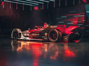 Ahmad Sahroni Tegaskan Formula E Tak Menggunakan APBD!