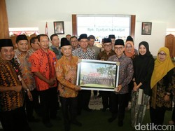 Apresiasi Kinerja Mantan Sekda, Bupati Anas Gelar Acara Purna Tugas