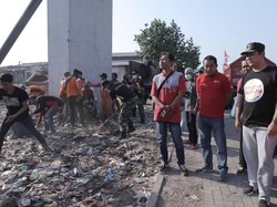 Wali Kota Semarang Kerja Bakti Bersihkan Rel Kereta Api Cilosari