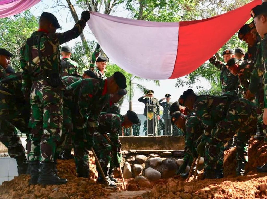 Suasana Haru Selimuti Pemakaman Prajurit Kodam Sriwijaya yang Gugur di Papua