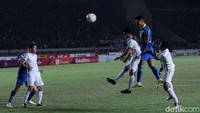 PSS mulai sedikit lebih berani menekan pertahanan Persib di lima menit pertama babak kedua. Namun, upaya PSS masih sering putus saat mendekat ke kotak penalti.