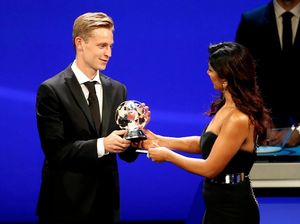 Frenkie De Jong Gelandang Terbaik Liga Champions 2018/2019 Frenkie De Jong Gelandang Terbaik Liga Champions 2018/2019