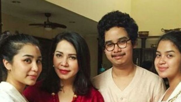 iis sugianto dan ketiga anaknya.