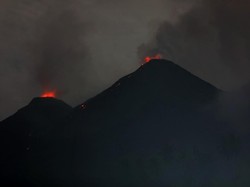 Tiap Hari Alirkan Lelehan Lava, Ini Istimewanya Gunung Karangetang