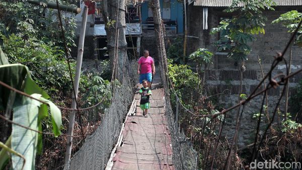 Miris, Jembatan Gantung Jakarta-Depok Masih Memprihatinkan