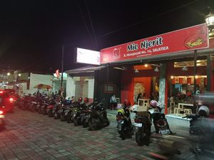 Mencicipi Omzet Puluhan Juta Rupiah dari Waralaba Mie Setan Mencicipi Omzet Puluhan Juta Rupiah dari Waralaba Mie Setan