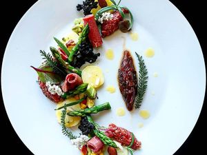 Keren! Chef Jerman Ini Kerjakan Food Plating Seperti Karya Seni