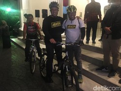 Bersepeda Malam-malam, Anies Bicara Harapan Polusi Jakarta Berkurang