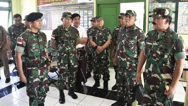Panglima TNI Meninjau Pos Motaain PLBN di Atambua
