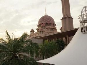 Menjelajahi Negeri Tetangga Pertama Kali