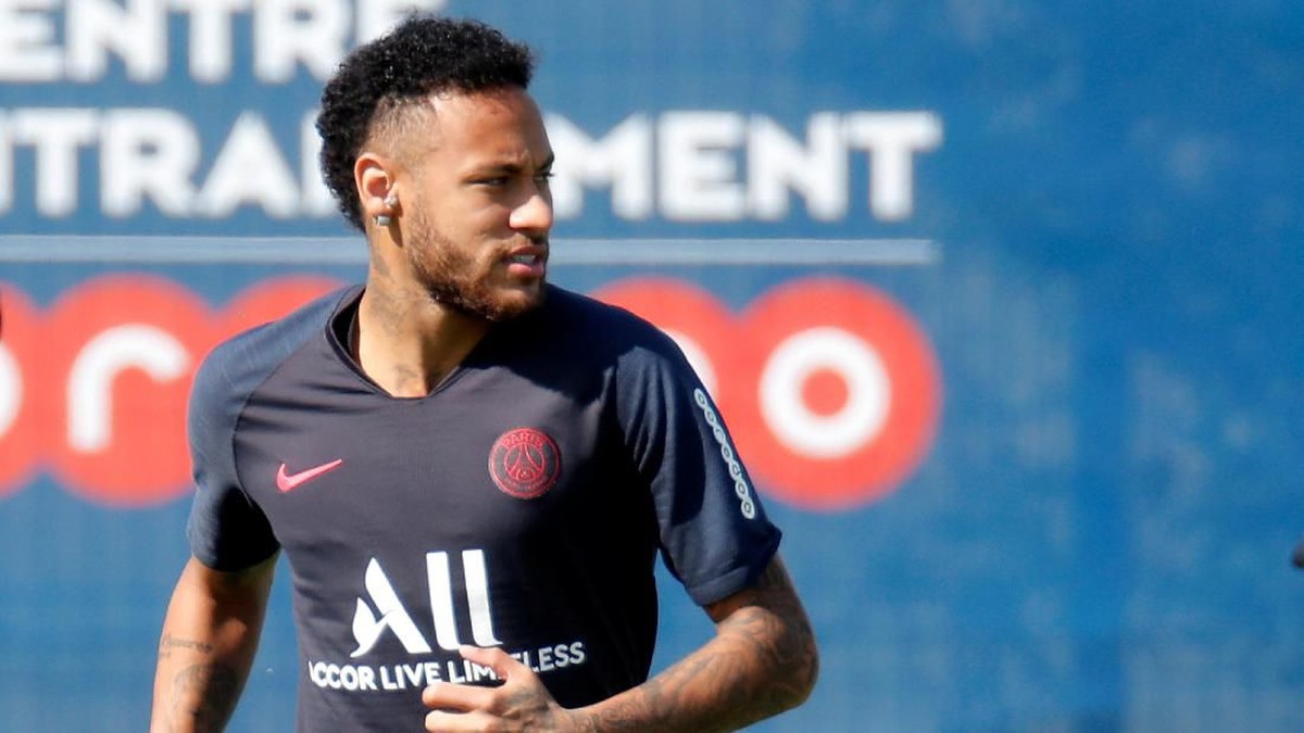 Pelatih Barcelona, Ernesto Valverde, sudah jengah dengan rumor transfer Neymar (Charles Platiau/Reuters)