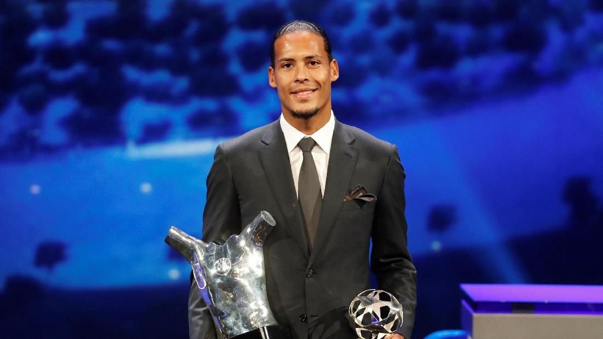 Virgil van Dijk jadi Pemain Terbaik UEFA 2019/2020 (REUTERS/Eric Gaillard)