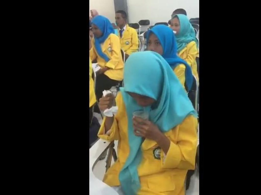 Viral Video Plonco Mahasiswa Minum-Lepeh Air di Universitas Khairun