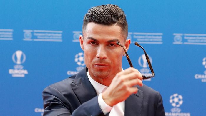 Penyerang Juventus Cristiano Ronaldo menyambut antusias persaingan di Liga Champions 2019/2020. (Foto: Eric Gaillard/Reuters) Penyerang Juventus Cristiano Ronaldo menyambut antusias persaingan di Liga Champions 2019/2020. (Foto: Eric Gaillard/Reuters)