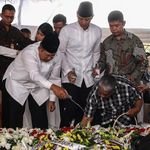 Jenazah Ibunda SBY Dimakamkan di TPU Tanah Kusir