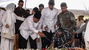 Jenazah Ibunda SBY Dimakamkan di TPU Tanah Kusir