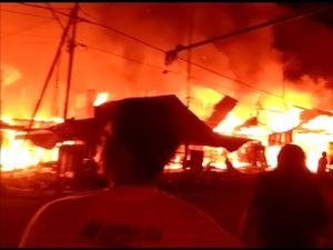 Si Jago Merah Lahap Puluhan Kios di Pasar Sulbar
