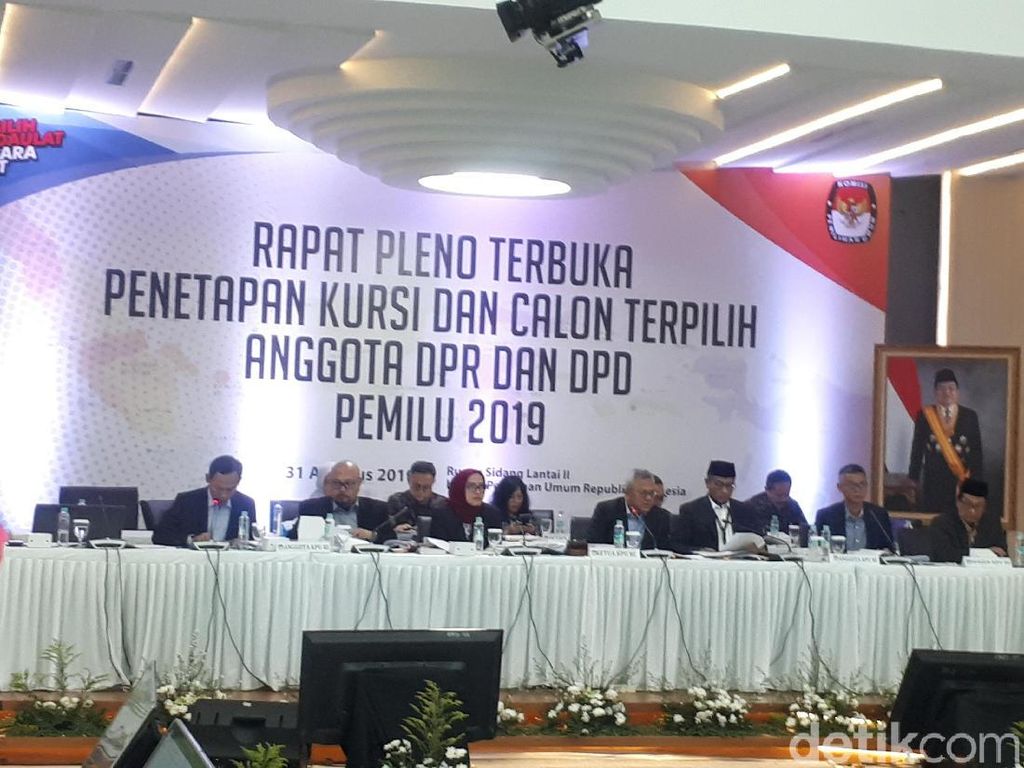 KPU Tetapkan 575 Anggota DPR Terpilih Melenggang ke Senayan KPU Tetapkan 575 Anggota DPR Terpilih Melenggang ke Senayan