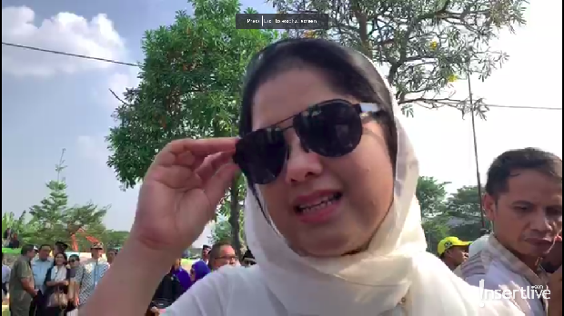Anisa Pohan di TPU Tanah Kusir, Jakarta Selatan