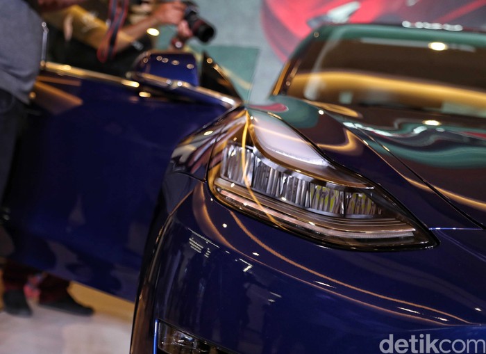 Prestige Motorcars kembali memperkenalkan line up kendaraan ramah lingkungannya. Kali ini mobil yang dibawa oleh importir umum tersebut adalah Tesla Model 3.