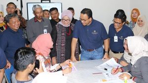 Anies Saksikan Akad Kredit Rumah DP 0