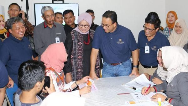 Anies Saksikan Akad Kredit Rumah DP 0