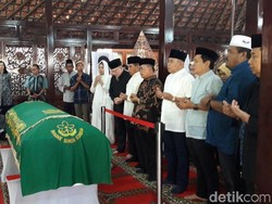 Ibunda SBY Wafat, Begini Suasana di Rumah Duka Cikeas