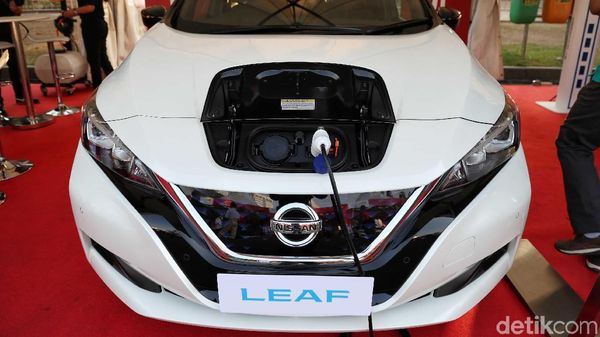 Mobil Tanpa Suara Pamer Diri di Monas