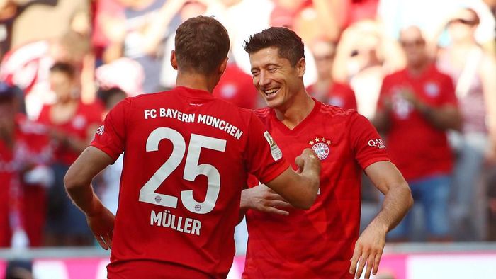 Bayern Munich Soccer Football - Bundesliga - Bayern Munich v 1.FSV Mainz 05 - Allianz Arena, Munich, Germany - August 31, 2019 Bayern Munichs Robert Lewandowski celebrates scoring their fifth goal REUTERS/Michael Dalder DFL regulations prohibit any use of photographs as image sequences and/or quasi-video