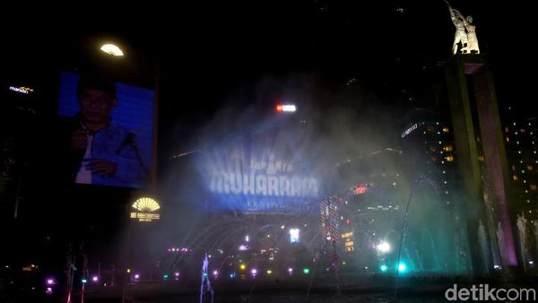 Air Mancur Warna-warni Semarakkan Jakarta Muharram Festival