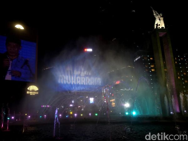 Air Mancur Warna-warni Semarakkan Jakarta Muharram Festival