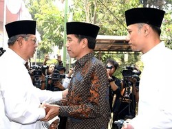 Video Momen Jokowi-JK Melayat Ibunda SBY di Cikeas