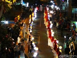 Meriahnya Pawai Lampion Sambut Tahun Baru Islam di Lamongan