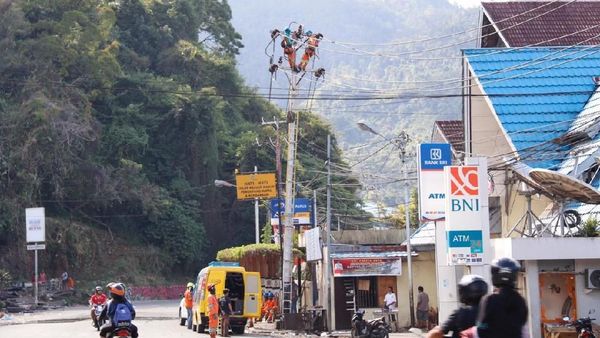 Menengok Perjuangan Perbaiki Listrik Usai Rusuh di Jayapura