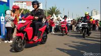 Aksi Menteri Luhut Satmori Motor Listrik