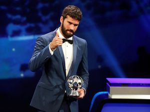 Fans Harus Sabar Menunggu Alisson, Liverpool Masih Punya Adrian Fans Harus Sabar Menunggu Alisson, Liverpool Masih Punya Adrian