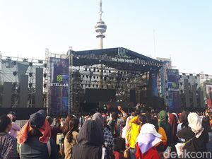 Tuantigabelas dan Ramengvrl Bius Asian Sound Syndicate Tuantigabelas dan Ramengvrl Bius Asian Sound Syndicate