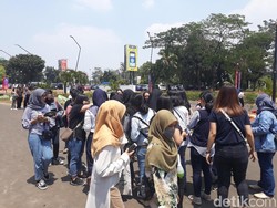 Antrean Mengular Sejak Pagi, Fans Siap Sambut MONSTA X dan MAMAMOO