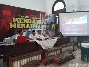 Warga Surabaya Cari Solusi Soal Rasialisme di Asrama Mahasiswa Papua Warga Surabaya Cari Solusi Soal Rasialisme di Asrama Mahasiswa Papua