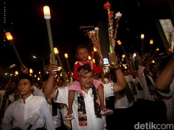 Warga Bintara Bekasi Sempat Pawai Obor Meski Dilarang, Anak-anak Juga Ikut