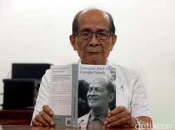 Tak Pikun di Usia 84, Dokter 10 Ribu Mangku Sitepoe Sudah Menulis 26 Buku