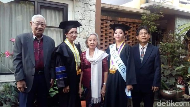 Mengenal Lala, Sarjana UNY yang Diwisuda di Usia 19 Tahun