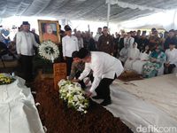 Perhatian Hangat Ani Yudhoyono Semasa Hidup Kepada Ibunda SBY
