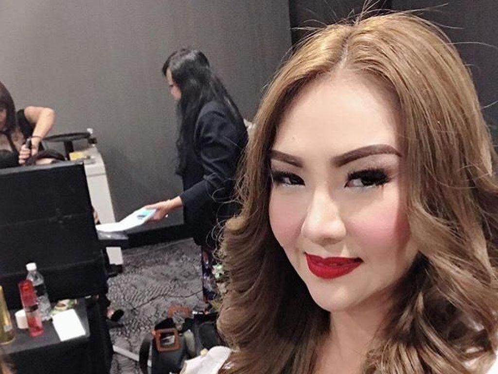 Poppy Kelly Dimarahi Suami karena Bertikai dengan Nikita Mirzani Poppy Kelly Dimarahi Suami karena Bertikai dengan Nikita Mirzani