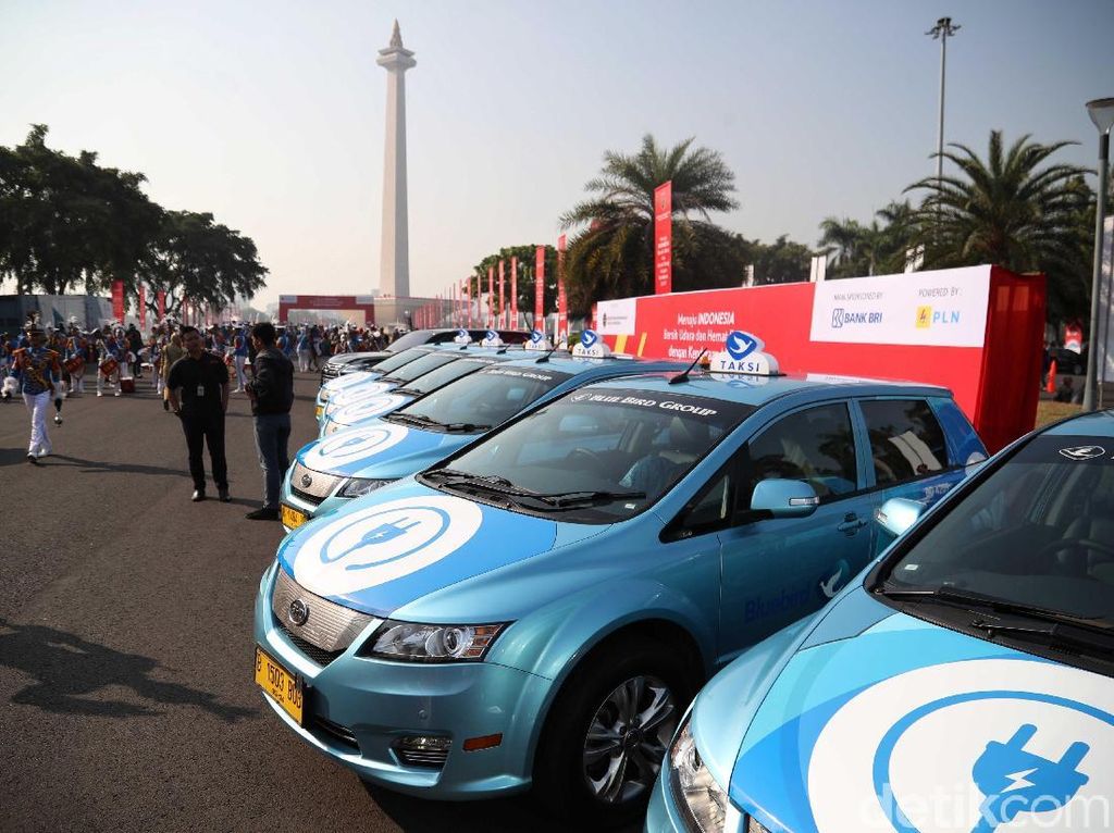 Atasi Polusi Udara Jakarta, Menhub Minta 1.000 Taksi Listrik Atasi Polusi Udara Jakarta, Menhub Minta 1.000 Taksi Listrik